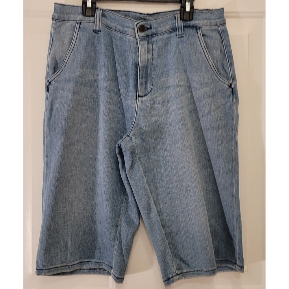 DG2 by Diane Gilman Women's Sz 4 Stretch Denim Bermuda Short  Blue Slash Pockets